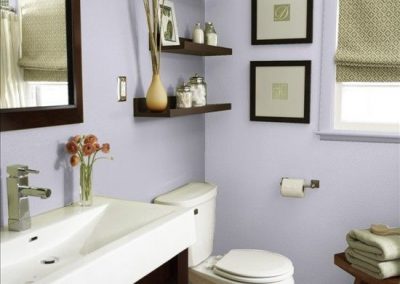 Muebles simples y de madera para tu baño